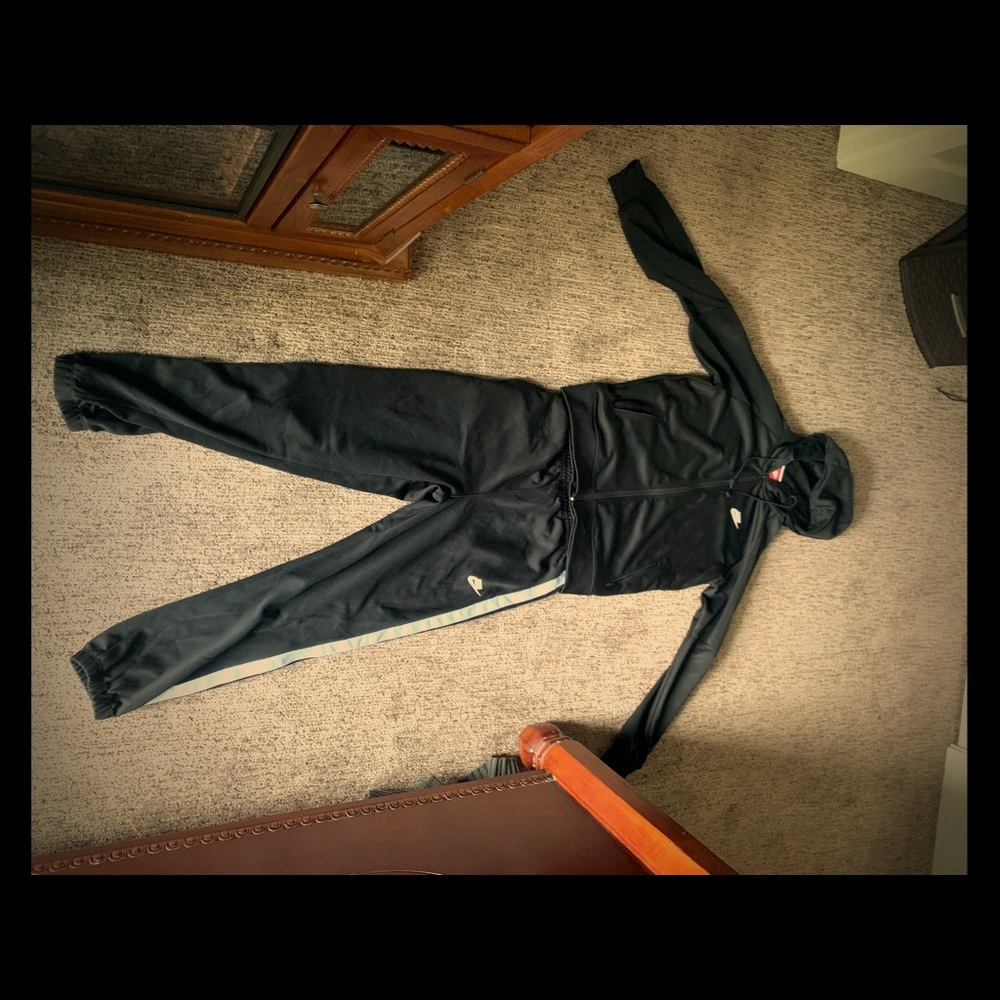 Black and white Nike track suit